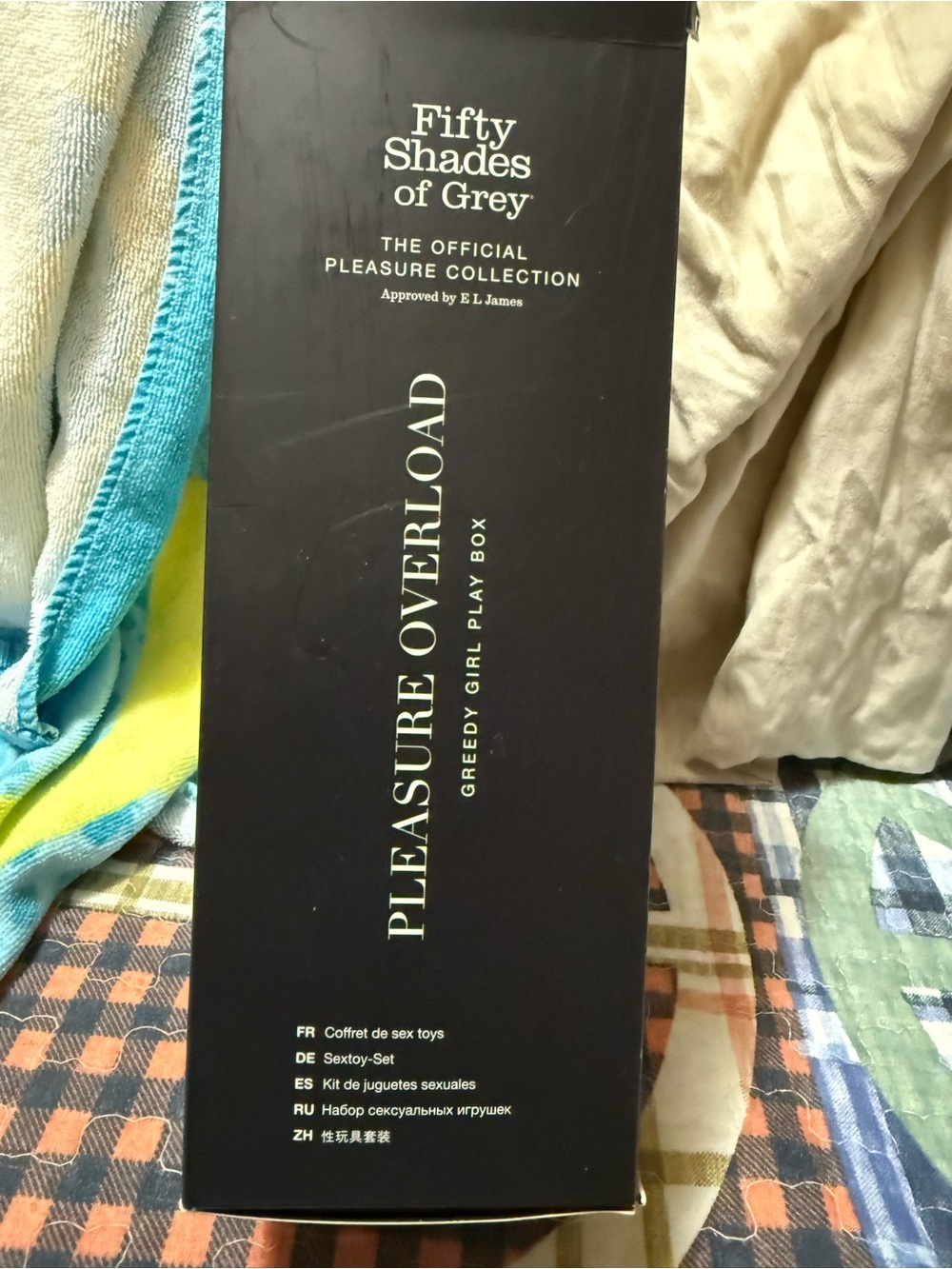 Pleasure Overload - Black & White Greedy Girl Play Box - Picture 2 of 10